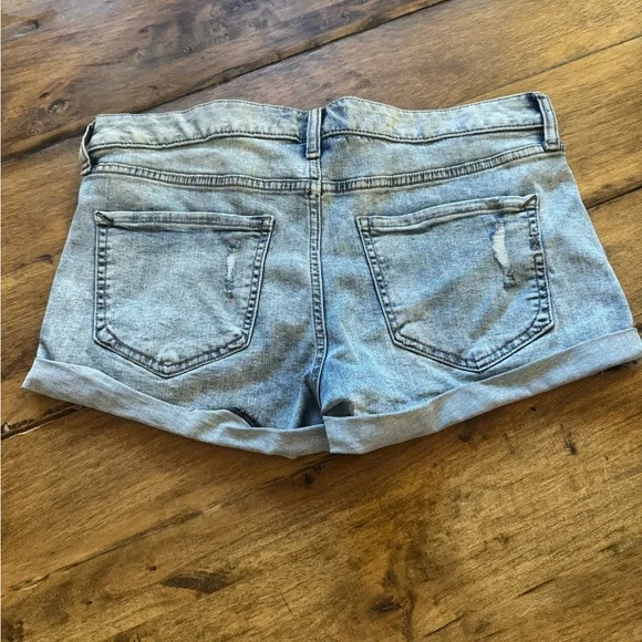 Express Women's Blue Denim Shorts NWT - Picture 2 of 2